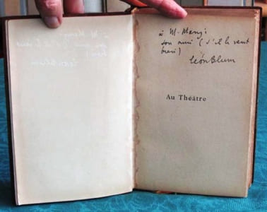 Au Théâtre - Réflexions critiques (Troisième série) - Édition originale.