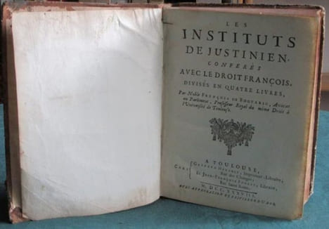 Les Institutes de Justinien conférées avec le Droit François, divisés en quatre Livres.. BOUTARIC François de