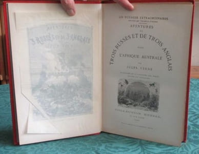 Aventures de trois Russes et de trois Anglais dans l'Afrique Australe. (Feuilles d'Acanthe, rouge)