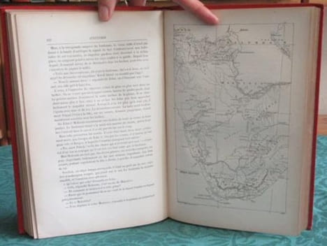 Aventures de trois Russes et de trois Anglais dans l'Afrique Australe. (Feuilles d'Acanthe, rouge). VERNE Jules