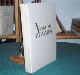 Vingt-six hommes.