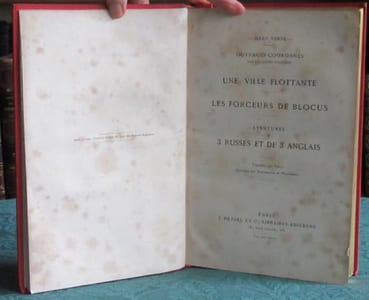 Une Ville flottante. Les Forceurs de blocus. Aventures de 3 Russes et de 3 Anglais dans l'Afrique australe.(Aux harpons)