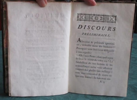 Critique d'un livre contre les Spectacles intitulé J. J. Rousseau, Citoyen de Genève, à m. d'Alembert - Édition originale.. BETHISY DE MEZIERES ...