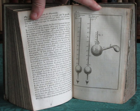 Éléments de pharmacie théorique et pratique. 1 volume.. BAUMÉ Antoine