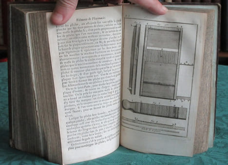 Éléments de pharmacie théorique et pratique. 1 volume.. BAUMÉ Antoine