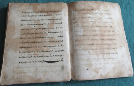 Manuscrit de langue incertaine probablement une variante de l'écriture arabe (Jawi ou Thaana) (Malaisie ou Maldives). ANONYME