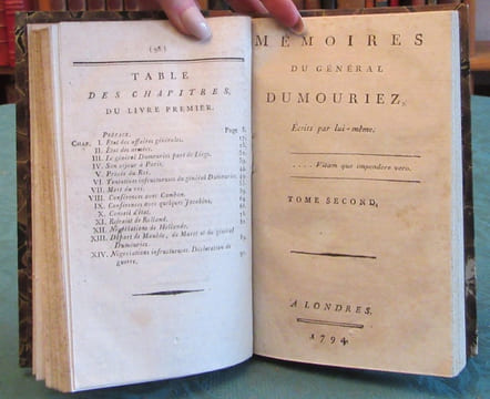 Mémoires du général Dumouriez, écrits par lui-même - 2 tomes en 1 volume.. DUMOURIEZ Charles François