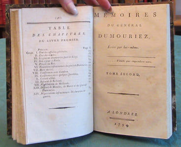 Mémoires du général Dumouriez, écrits par lui-même - 2 tomes en 1 volume.