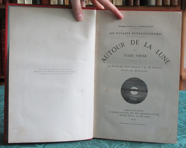Autour de la Lune. (Steamer rouge)