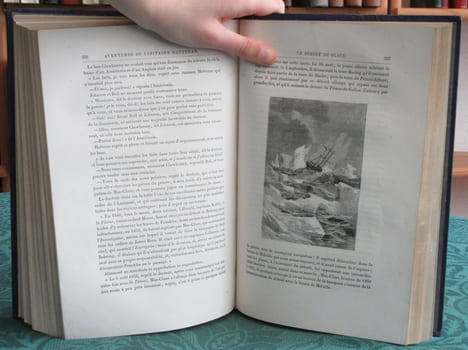 Voyages et Aventures du Capitaine Hatteras. (bleu, à la banquise). VERNE Jules