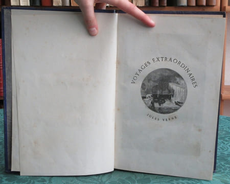 Voyages et Aventures du Capitaine Hatteras. (bleu, à la banquise). VERNE Jules
