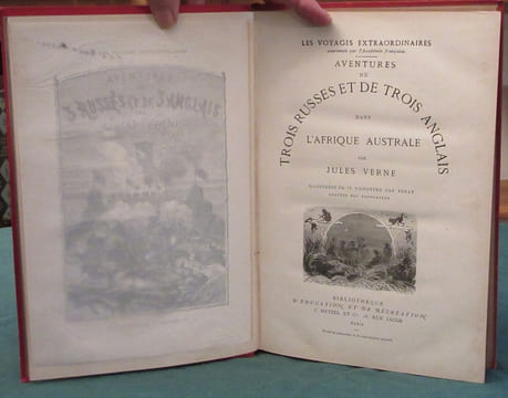 Aventures de trois Russes et de trois Anglais dans l'Afrique Australe. (Steamer, rouge). VERNE Jules