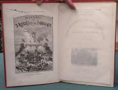 Aventures de trois Russes et de trois Anglais dans l'Afrique Australe. (Steamer, rouge)