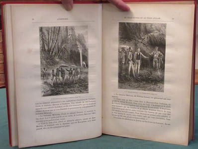 Aventures de trois Russes et de trois Anglais dans l'Afrique Australe. (Steamer, rouge)