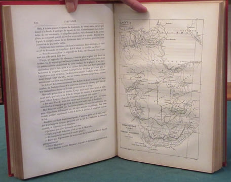 Aventures de trois Russes et de trois Anglais dans l'Afrique Australe. (Steamer, rouge). VERNE Jules