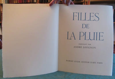 Filles de la Pluie - Ouessant (Bretagne) illustré par Humblot.