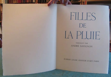 Filles de la Pluie - Ouessant (Bretagne) illustré par Humblot.. SAVIGNON André