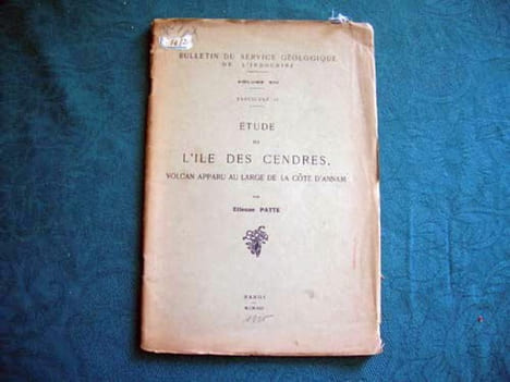 Étude de l'Ile des cendres, volcan apparu au large de la côte d'Annam.. PATTE Etienne