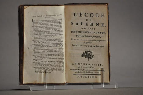 L'Ecole de Salerne, ou l'art de conserver la santé, en vers latins & françois, avec des remarques, recueillie, augmentée & publiée par M. Levacher de ...