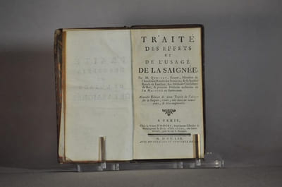 Traité des effets et de l'usage de la saignée, par M. Quesnay, Ecuyer, Membre de l'Académie Royale des Sciences, de la Société Royale de Londres, &c. Médecin consultant du Roi, & Premier médecin ordinaire  de sa Majesté en survivance.