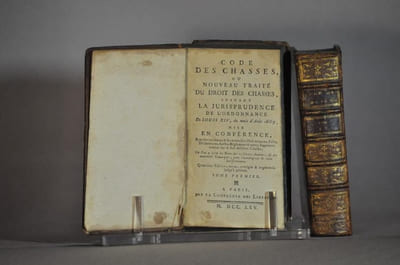 Code des chasses, ou Nouveau traité du droit des chasses, suivant la jurisprudence de l'ordonnance de Louis XIV, du mois d'août 1669 (...). 2 tomes