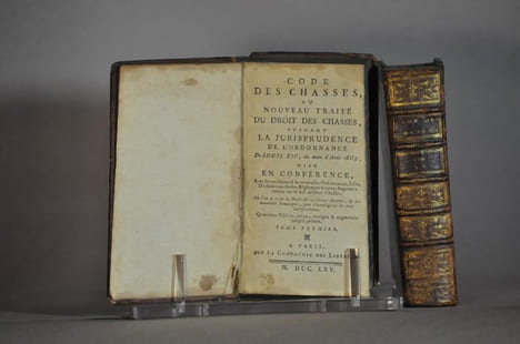Code des chasses, ou Nouveau traité du droit des chasses, suivant la jurisprudence de l'ordonnance de Louis XIV, du mois d'août 1669 (...). 2 tomes. ...