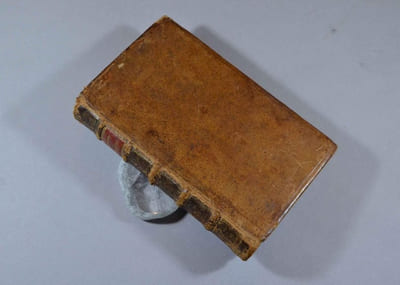 Dictionnaire Iconologique, ou Introduction à la connoissance des peintures, sculptures, médailles, estampes ect. Avec des descriptions tirées des Poètes anciens et modernes.   suivit de : Le Moyen de Devenir Peintre en Trois Heures,