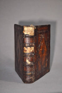 Floridorum, Libri quatuor, ab joanne pyrrho Englebermeo juris consultissimo et cultioris literaturae doctissimo recogniti : Graphicisq admodum scholiis illustrati.