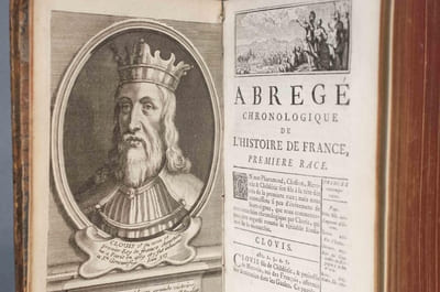 Nouvel abrégé chronologique de l’histoire de France,  Contenant les évènements de notre Histoire, depuis Clovis jusqu’à Louis XIV. Les Guerres, les Batailles, les Sièges, &c. nos Loix, nox Mœurs, nos Usages, &c.
