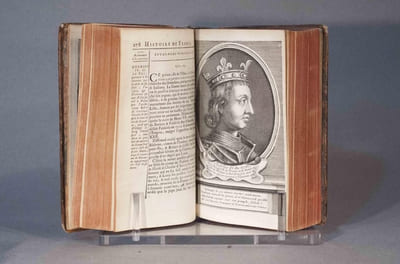 Nouvel abrégé chronologique de l’histoire de France,  Contenant les évènements de notre Histoire, depuis Clovis jusqu’à Louis XIV. Les Guerres, les Batailles, les Sièges, &c. nos Loix, nox Mœurs, nos Usages, &c.
