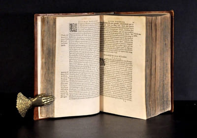 ŒUVRES MORALES ET DIVERSIFIEES EN HISTOIRES, PLEINES DE BEAUX EXEMPLES, enrichies d’enseignements vertueux & embellies de plusieurs sentences & discours. Le tout tiré des plus signalez & remarquables autheurs grecs, latins...