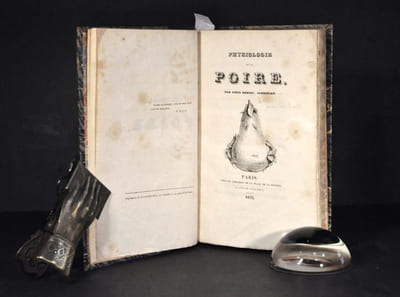 Physiologie de la Poire par Louis Benoit, Jardinier. Exemplaire de Maurice Garçon truffé d'une lettre autographe signée Peytel. 