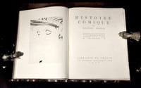 Histoire comique par Anatole France Illustrée d’un frontispice de vingt gravures et de vingt lettrines gravées au burin par Llano-Florez. 