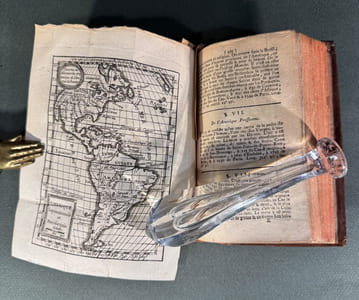 Le Géographe manuel, contenant la description de tous les pays du monde, leurs qualités, leur climat, le caractère de leurs habitans, leurs villes capitales, avec leurs distances de Paris, des routesqui y ménent, tant par terre que par mer ; les changes et les monnoies des principales places de l'Europe, en correspondance avec Paris ; la manière de tenir les écritures de chaque nation d'Europe [...]