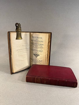 Recueil de Divers écrits pour servir d’éclaircessemens à l’histoire de France, et de supplément à la notice des Gaules.. M. l’Abbé LEBEUF, chanoine & ...