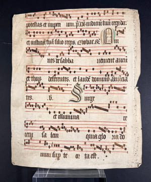Fragment d’un antiphonaire, lettrines anthropomorphes — Messe de l’épiphanie. undefined