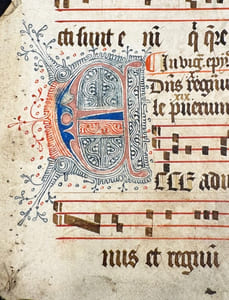 Fragment d’un antiphonaire, lettrines anthropomorphes — Messe de l’épiphanie