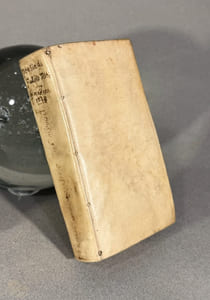 Raccolta generale delle poesie del Signor Commendator dell’ Inoiosa Il co : D. Fulvio Testi Cavalier di S. Iago. __Divisa il tre parte. Dedicata al Sereniss Prioncipe. Cesare d’EST. Fratello del sereniss. Duca di Modana ___ Suivi de : L’isola d’Alcina. Tragedia Del Signor Conte.D. Fulvio Testi Cavaliere dell’Ordine di san Iago, e Commendatore dell’ Innoiosa. 