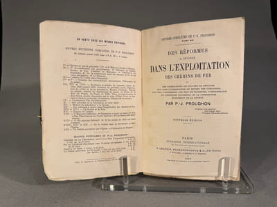 DES RÉFORMES À OPÉRER DANS L’EXPLOITATION DES CHEMINS DE FER et des conséquences qui peuvent en résulter soit pour l’augmentation du revenu des compagnies,soit pour l’abaissement des prix de transport, l’organisation de l’industrie voiturière, et la constitutionéconomique de la sociétéPar P.-J. PROUDHONNouvelle édition