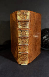 Instruction sur les Estats d’oraison,Où sont exposées les erreurs des faux mystiquesde nos jours : Avec les actes de leur condamnation.Par Messire Jacques Benigne Bossuet Évêque de Meaux, Conseiller du Roy, en ses Conseils, & devant Précepteur de Monseigneur Le Dauphin