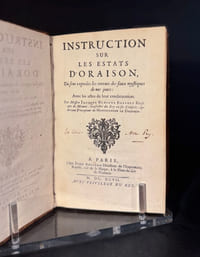 Instruction sur les Estats d’oraison,Où sont exposées les erreurs des faux mystiquesde nos jours : Avec les actes de leur condamnation.Par Messire Jacques Benigne Bossuet Évêque de Meaux, Conseiller du Roy, en ses Conseils, & devant Précepteur de Monseigneur Le Dauphin