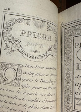 Heures nouvelles dédiées à Monseigneur Le Dauphin par Mme Elizabeth Senault. undefined