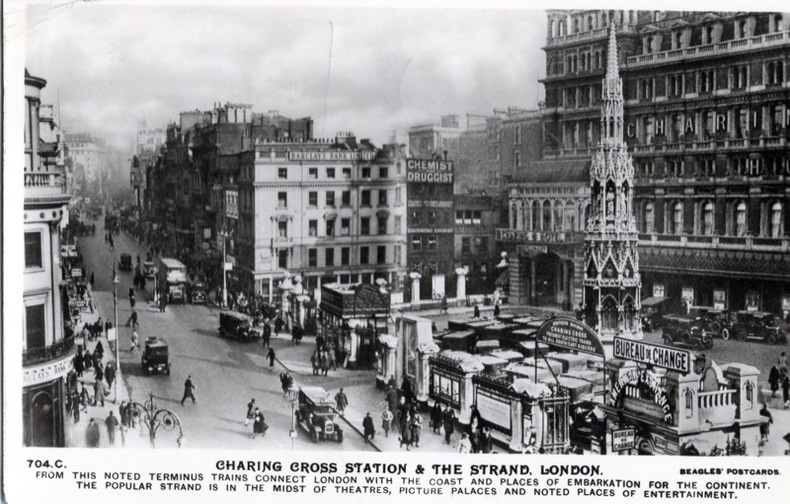 LONDON , Charing Cross Station & the Strand,. Angleterre