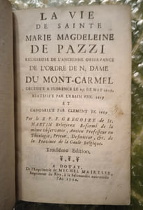 La vie de sainte Marie Magdeleine de Pazzi, religieuse de l’Ancienne Observance de l’Ordre de N. Dame du Mont Carmel, décédée à Florence le 25. de may 1607, béatifiée par Urbain VIII. 1627 et canonisée par Clément IX. 1669. Douai, Michel Mairesse, troisième édition, 1714.
