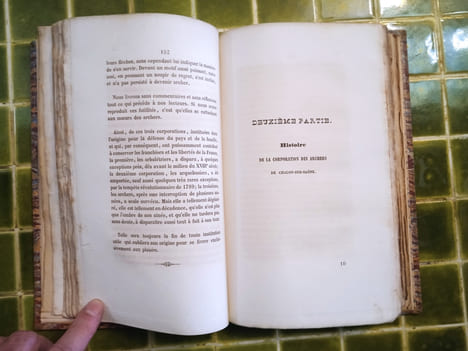 Recherches historiques sur les corporations des archers, des arbalétriers et des arquebusiers.. FOUQUE, Victor.