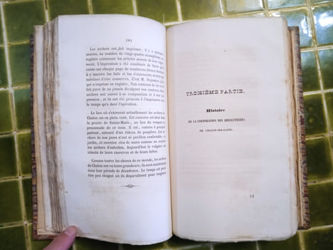 Recherches historiques sur les corporations des archers, des arbalétriers et des arquebusiers.. FOUQUE, Victor.