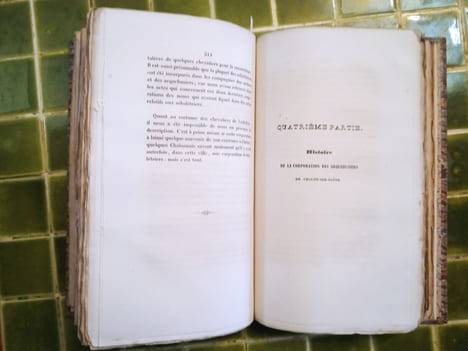 Recherches historiques sur les corporations des archers, des arbalétriers et des arquebusiers.. FOUQUE, Victor.