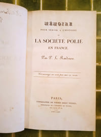 Mémoire pour servir à l’histoire de la Société Polie en France. Cet ouvrage ne sera pas mis en vente.
Paris, Typographie de Firmin Didot Frères, 1835.