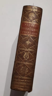 Fastes de la République Françoise. Ouvrage orné de gravures, d’après les dessins de Monnet, etc.
A Paris, Chez Louis, Libraire, 1793.
