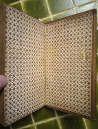 Les Soliloques, les Méditations et le Manuel de S. Augustin. Traduction nouvelle sur l’édition latine des PP. BB. de la Congrégation de Saint Maur ; avec des notes, Nouvelle Edition, revüe et retouchée par l’Auteur. Paris, Chez Louis Genneau, Libraire, 1737.	
[Relié à la suite]
Le Livre de S. Augustin de l’esprit et de la lettre. Traduit en François, Sur l’Edition des Pères Bénédictins de la Congrégation de S. Maur. Par M. Du Bois, de l’Académie Françoise. Paris, Chez P. G. Le Mercier, 1737. 
